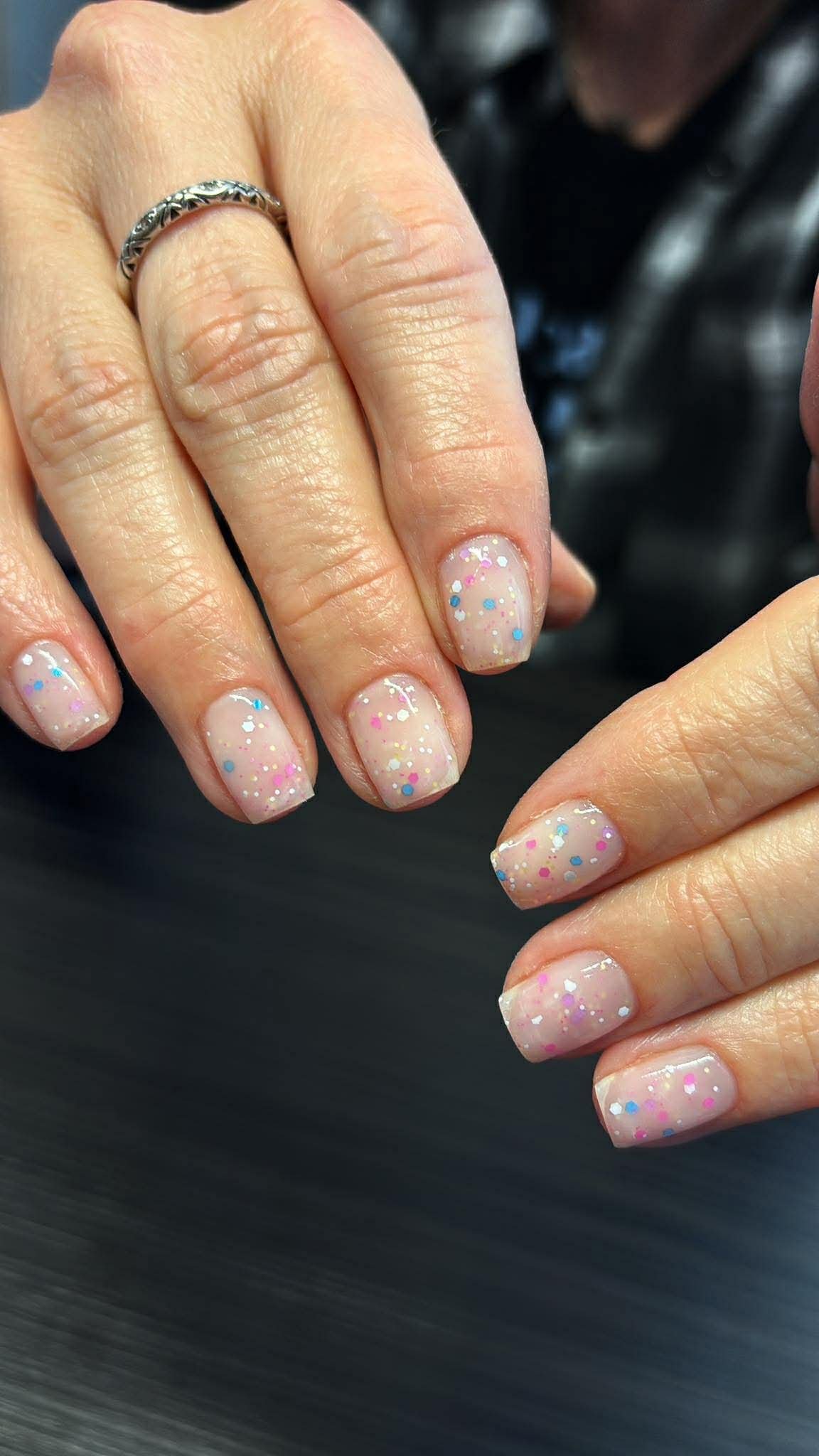Manucure Indigo Nails Funfetti — paillettes confettis multicolores